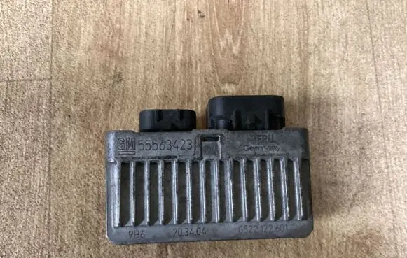 Opel Insignia A Glow plug pre-heat relay 55563423