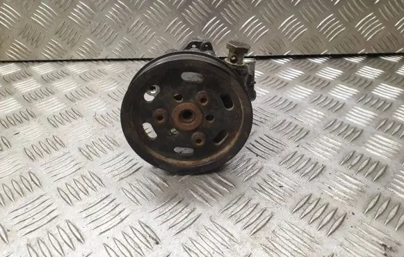 Volkswagen PASSAT B5 Power steering pump 8D0145156K
