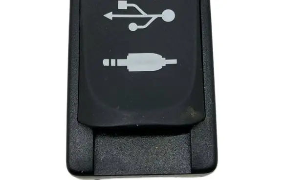 Toyota Auris E180 USB socket connector OYT25448 86190-0D030