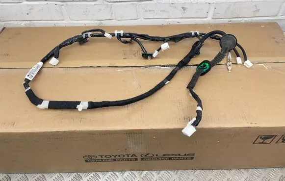 Lexus CT 200H Tailgate/trunk wiring harness 8218476340