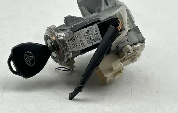 Toyota Verso Ignition lock 450200203