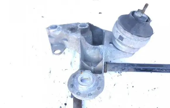 Volkswagen PASSAT B5 Engine mount bracket 4b0199351