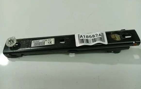 Citroen C4 I Picasso Seat belt adjustment rail 9629105380