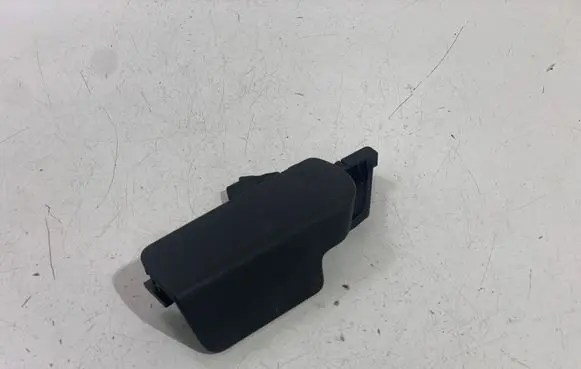 Volkswagen Touareg II Engine bonnet (hood) release handle 7P0823633A