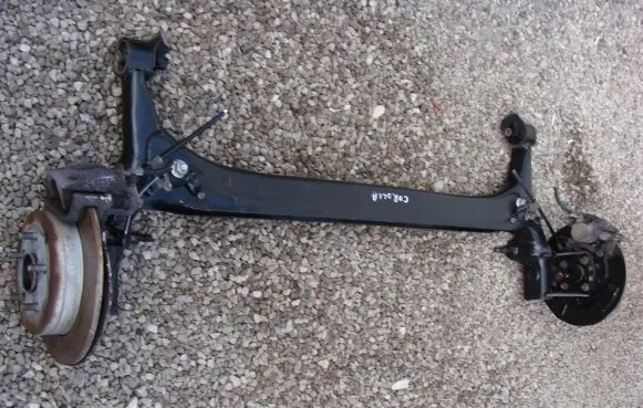 Toyota Corolla Verso AR10 Rear axle beam with reductor 