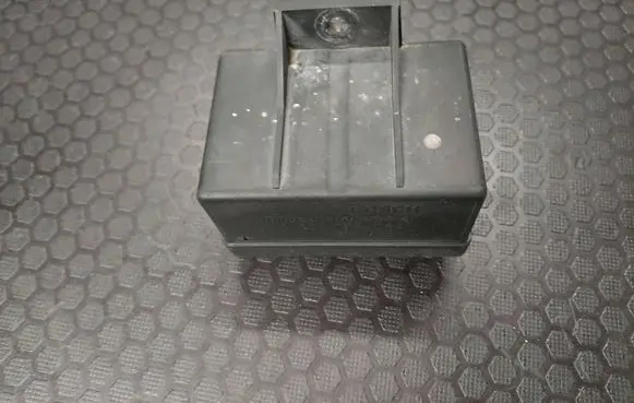 Renault Espace III Glow plug pre-heat relay 0281003004