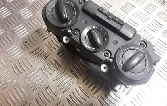 Volkswagen PASSAT B6 Climate control unit