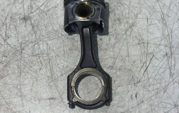 Mercedes-Benz Sprinter W906 Piston with connecting rod 65100
