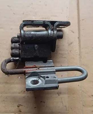 Audi Q7 4L Front door lower hinge 8E0831412E