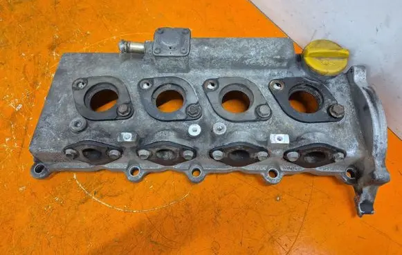 Opel Astra H Rocker cam cover 8973727800