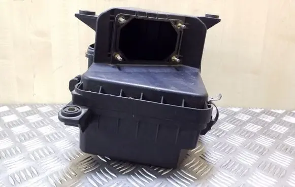 Mitsubishi Space Wagon Air filter box MR281804 1140009930