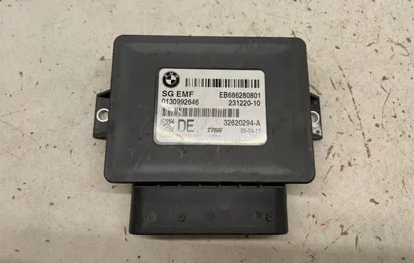 BMW 5 F10 F11 Hand brake control module 6862808 23122010 32620294A