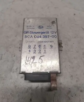 Volkswagen PASSAT B3 Cruise control unit/module 443907305 5GA00439700