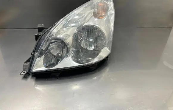 Toyota Corolla Verso AR10 Headlight/headlamp