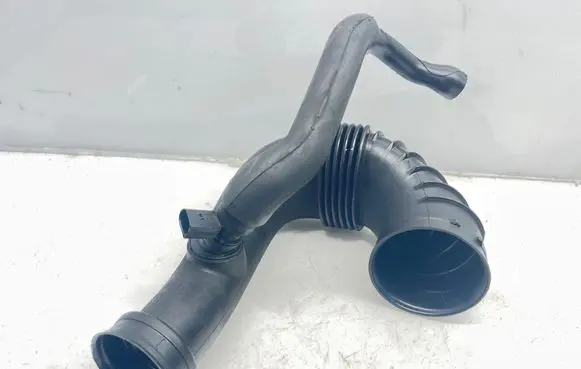 Mercedes-Benz E W211 Turbo air intake inlet pipe/hose A6460940097