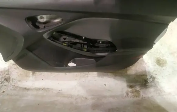 Ford Focus Front door card panel trim