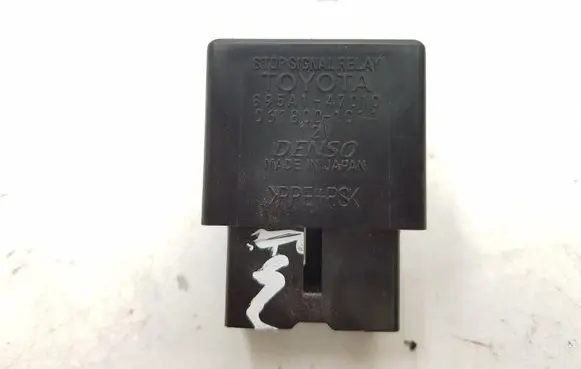 Toyota Avensis T270 Rear light relay 895A147010