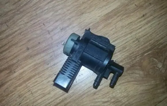 Audi A3 S3 8L Turbo solenoid valve 1k0906283a