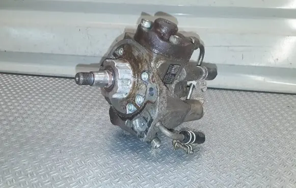 Nissan X-Trail T30 Fuel injection high pressure pump 16700AW403 2940000123