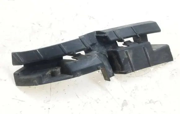 Front bumper mounting bracket