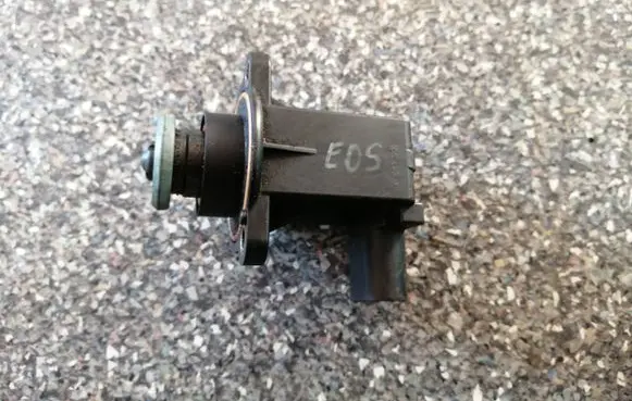 Volkswagen Eos Turbo solenoid valve 06F145710