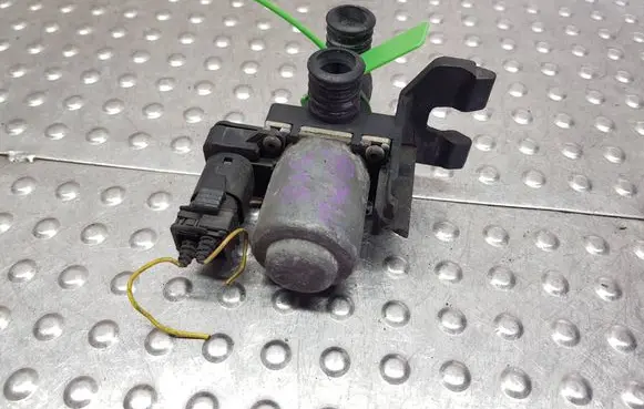 BMW 3 E36 Coolant heater control valve S27698986 8391418