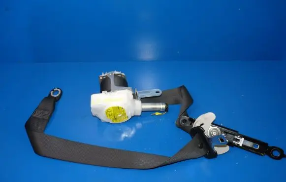 Toyota Avensis T270 Front seatbelt