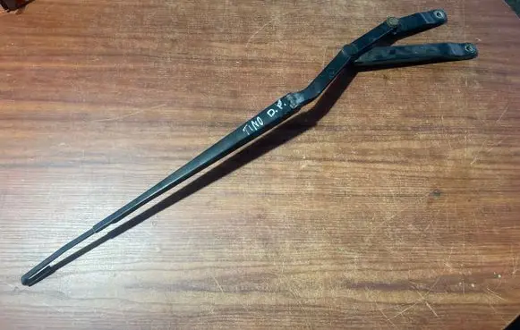 Nissan Almera Tino Front wiper blade arm
