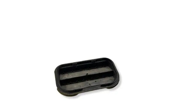 Volkswagen Touareg I Quarter panel pressure vent 7L0819181