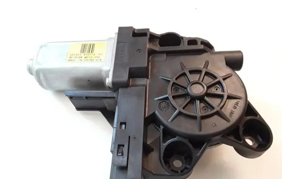 Volvo XC70 Front door window regulator motor WR12290
