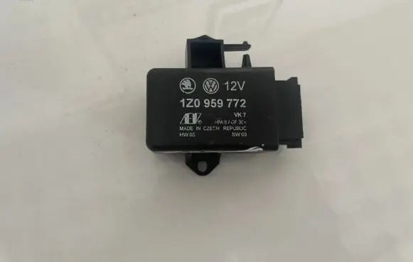 Volkswagen PASSAT B6 Other control units/modules 1z0959772