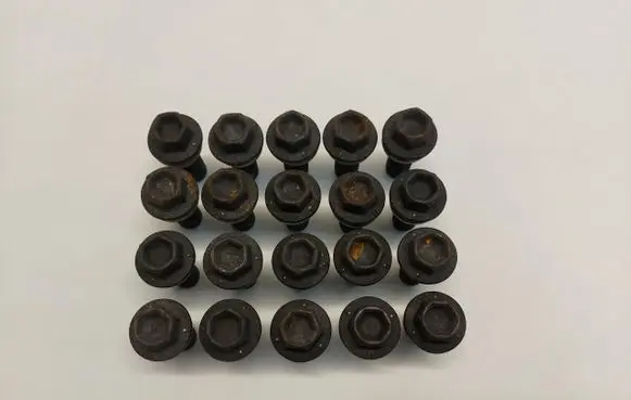 Lexus RX V Anti-theft wheel nuts and lock 