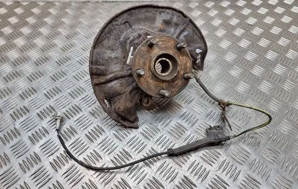 Toyota Corolla Verso E121 Front wheel hub 