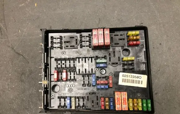 Volkswagen Golf V Fuse box set 1K0937124K