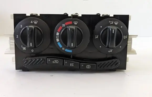 Mercedes-Benz A W168 Climate control unit 1688300485 Q140900