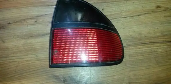 Renault Laguna I Rear/tail lights 770082005 Nenustatyta