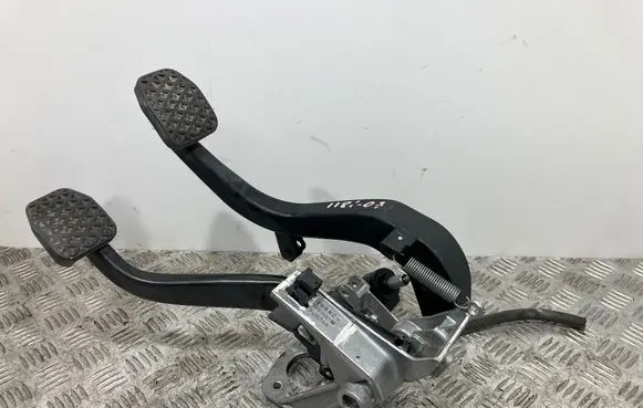 BMW 1 E81 E87 Pedal assembly 678711