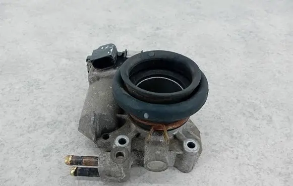 Toyota Yaris Throttle body valve 220300Q010A