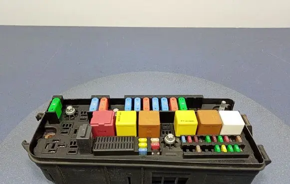 Opel Vectra C Fuse box set 13241891