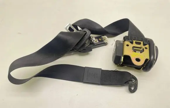 Audi A6 S6 C5 4B Front seatbelt 4B0857706A 07112001 560575800A