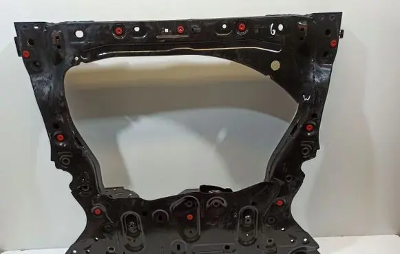 Volvo XC90 Engine mounting bracket 