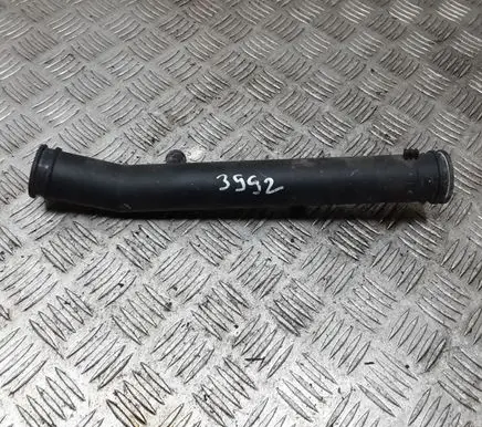 Volkswagen PASSAT B5.5 Engine coolant pipe/hose 032121065