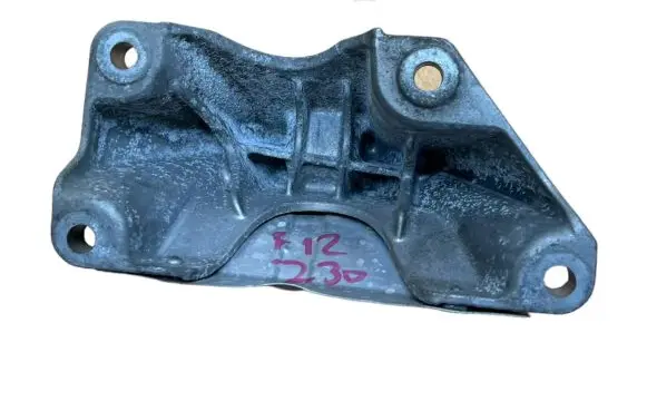 BMW 6 F12 F13 Engine mounting bracket 31507575061 7575061 7575060
