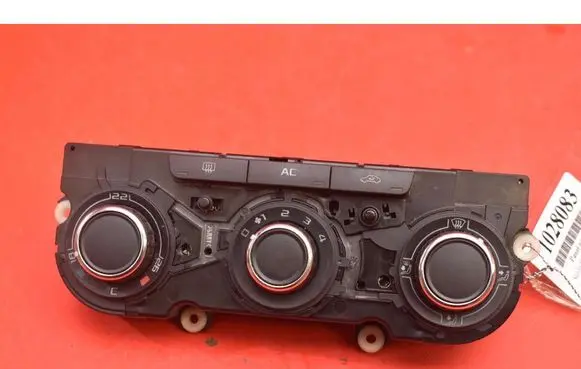 Skoda Octavia Mk2 (1Z) Climate control unit 3T0820047M