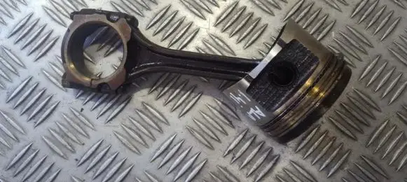 Nissan Almera Piston with connecting rod