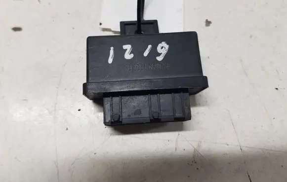 Citroen Berlingo Fuel pump relay 240107