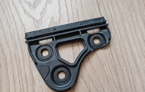 Audi A2 Front splash guards bracket 8Z0821250A