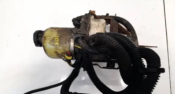 Opel Zafira A Power steering pump 