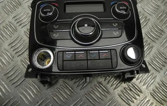 Jaguar XJ X351 Climate control unit AW9318D687DF