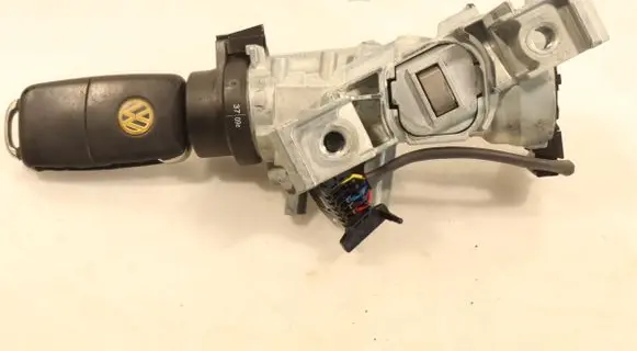 Volkswagen Touran I Ignition lock 1K0905851B